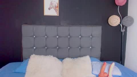 nicolee_8 online show from October 2025 02:27:02 PM