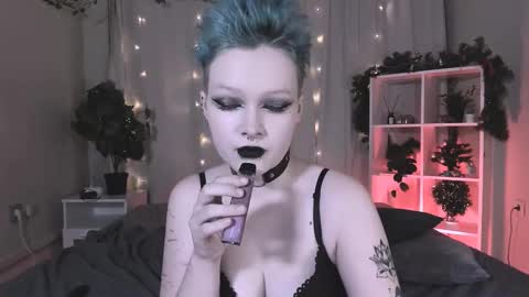 Snapshot of nicolefloret chatting on December 2024 03:03:02 AM Nicole online show from December 2024 03:03:02 AM