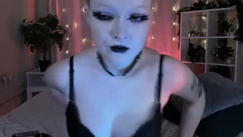 Snapshot of nicolefloret chatting on December 2024 02:56:02 AM Nicole online show from December 2024 02:56:02 AM