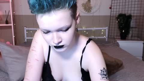 Snapshot of nicolefloret chatting on December 2024 06:37:02 AM Nicole online show from December 2024 06:37:02 AM
