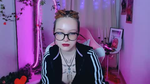 Snapshot of nicolefloret chatting on February 2025 03:48:01 AM Nicole online show from February 2025 03:48:01 AM