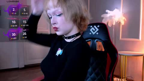 Nicole online show from October 2025 01:42:02 PM