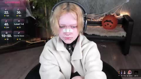 Nicole online show from October 2025 01:36:03 PM