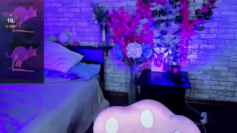 Nicole online show from November 2025 09:26:02 PM