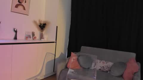 nicoleirisxxx online show from September 2025 05:00:02 AM