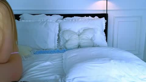 Nicole online show from April 2026 02:04:02 AM