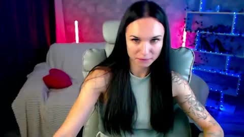 Nicole online show from August 2026 06:10:01 PM