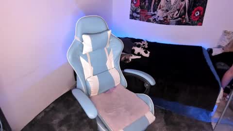 Nicol independent model online show from February 2025 02:47:02 AM