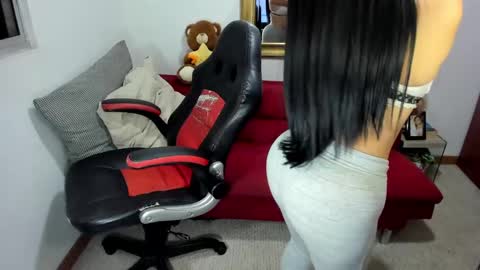 Snapshot of nicolettcolin chatting on February 2025 01:55:01 AM Nicolettcolin online show from February 2025 01:55:01 AM