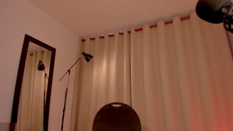 Nicol  online show from February 2025 06:43:01 PM