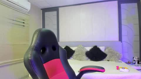 Call me Nicolette online show from November 2025 10:10:02 PM