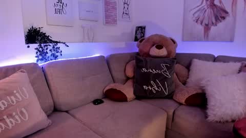 Nicolle online show from February 2025 10:51:01 PM