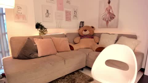 Nicolle online show from March 2025 08:16:02 PM