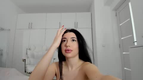 Nicolle online show from March 2026 08:32:02 AM