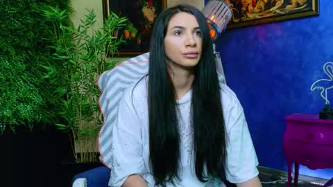 Nicolle online show from November 2025 09:54:02 AM