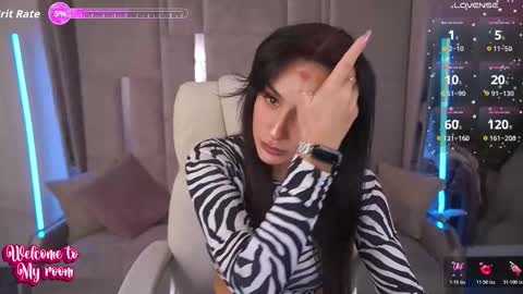 Nicole online show from November 2025 06:34:02 AM