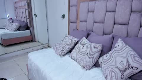 Nicol  online show from April 2026 04:08:02 AM