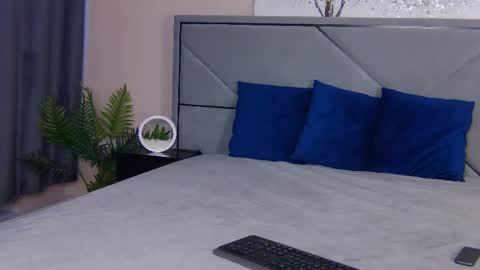 NicolRos online show from April 2026 01:51:02 PM