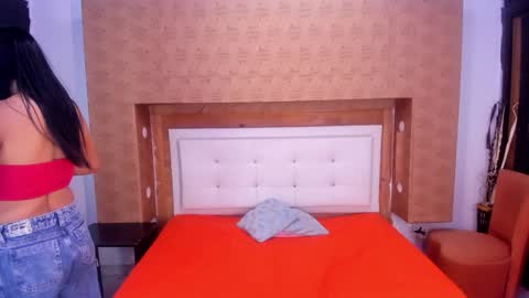 nicolysofi online show from December 2024 05:54:02 PM