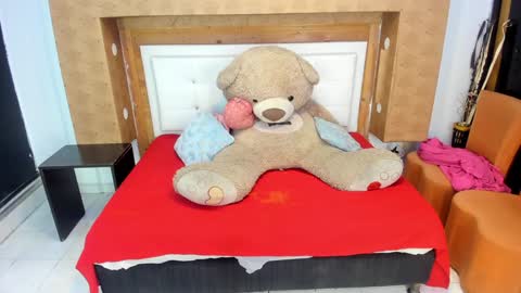 nicolysofi online show from December 2024 11:06:01 AM