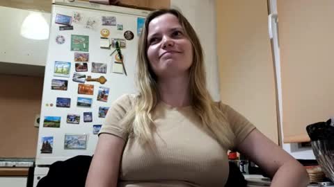 Mila online show from October 2025 03:51:02 PM