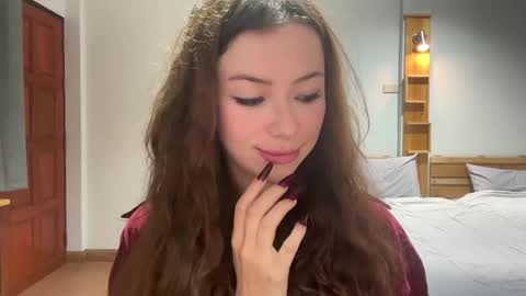 Aurora online show from October 2025 02:20:01 PM