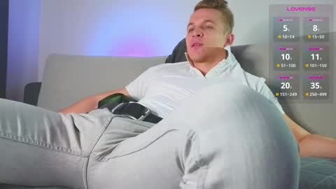 Snapshot of night_wwwolf chatting on October 2025 05:17:02 AM Jameson online show from October 2025 05:17:02 AM