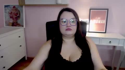 Snapshot of nightholly chatting on March 2026 05:57:02 AM Holly online show from March 2026 05:57:02 AM