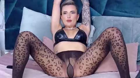 Snapshot of nightshadeiris chatting on October 2025 08:01:01 AM Iris online show from October 2025 08:01:01 AM