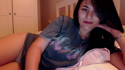 leona online show from September 2025 08:58:01 PM