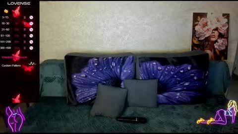 nigo_nika online show from November 2025 12:11:01 PM