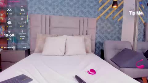 NiiaMoore online show from October 2025 06:53:01 PM