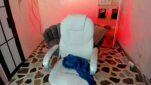 Anni online show from September 2025 12:50:02 PM