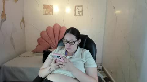 Snapshot of niickyjones chatting on June 2026 04:30:02 AM Anni online show from June 2026 04:30:02 AM
