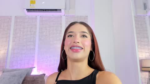 Snapshot of niicole_steele chatting on January 2025 05:14:01 PM Niicole online show from January 2025 05:14:01 PM
