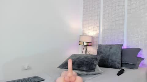 Snapshot of niicole_steele chatting on March 2025 10:53:01 PM Niicole online show from March 2025 10:53:01 PM