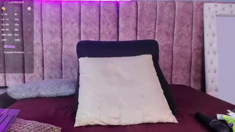 Nicolle  online show from January 2026 07:06:02 PM