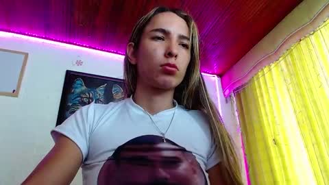 Snapshot of niki_1998 chatting on December 2024 07:06:01 PM Natalia online show from December 2024 07:06:01 PM