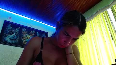 Snapshot of niki_1998 chatting on January 2025 04:37:02 PM Natalia online show from January 2025 04:37:02 PM