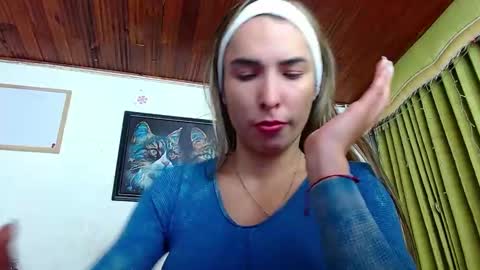 Snapshot of niki_1998 chatting on January 2025 03:08:02 AM Natalia online show from January 2025 03:08:02 AM
