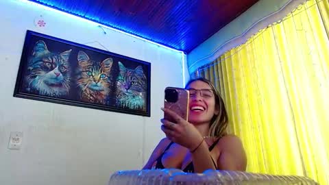 Snapshot of niki_1998 chatting on January 2025 07:50:01 PM Natalia online show from January 2025 07:50:01 PM