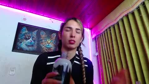 Snapshot of niki_1998 chatting on February 2025 03:02:02 AM Natalia online show from February 2025 03:02:02 AM