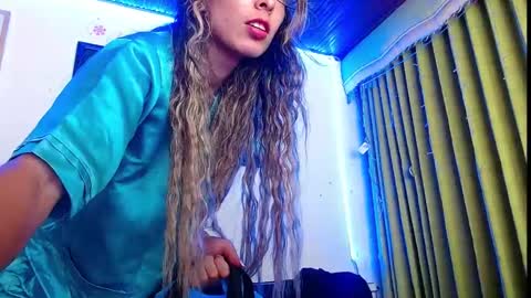 Snapshot of niki_1998 chatting on February 2025 05:08:01 AM Natalia online show from February 2025 05:08:01 AM