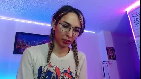 Snapshot of niki_1998 chatting on September 2025 04:52:02 PM Natalia online show from September 2025 04:52:02 PM