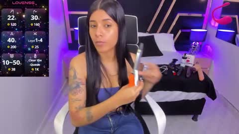 Snapshot of nikibryce_ chatting on December 2024 01:33:01 PM Niki online show from December 2024 01:33:01 PM
