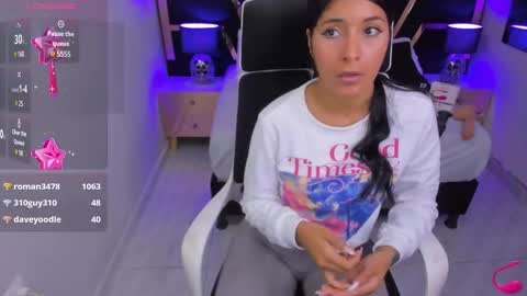 Snapshot of nikibryce_ chatting on December 2024 05:00:01 PM Niki online show from December 2024 05:00:01 PM