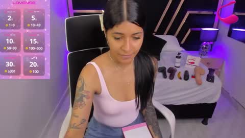 Snapshot of nikibryce_ chatting on December 2024 09:43:02 PM Niki online show from December 2024 09:43:02 PM