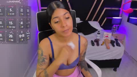 Snapshot of nikibryce_ chatting on December 2024 07:35:01 PM Niki online show from December 2024 07:35:01 PM