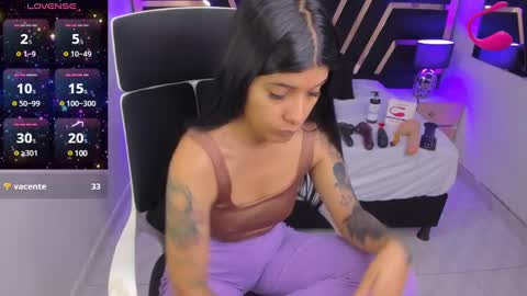 Snapshot of nikibryce_ chatting on December 2024 01:03:02 PM Niki online show from December 2024 01:03:02 PM