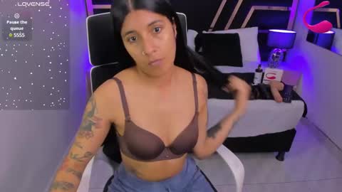 Snapshot of nikibryce_ chatting on February 2025 07:23:02 PM Niki online show from February 2025 07:23:02 PM